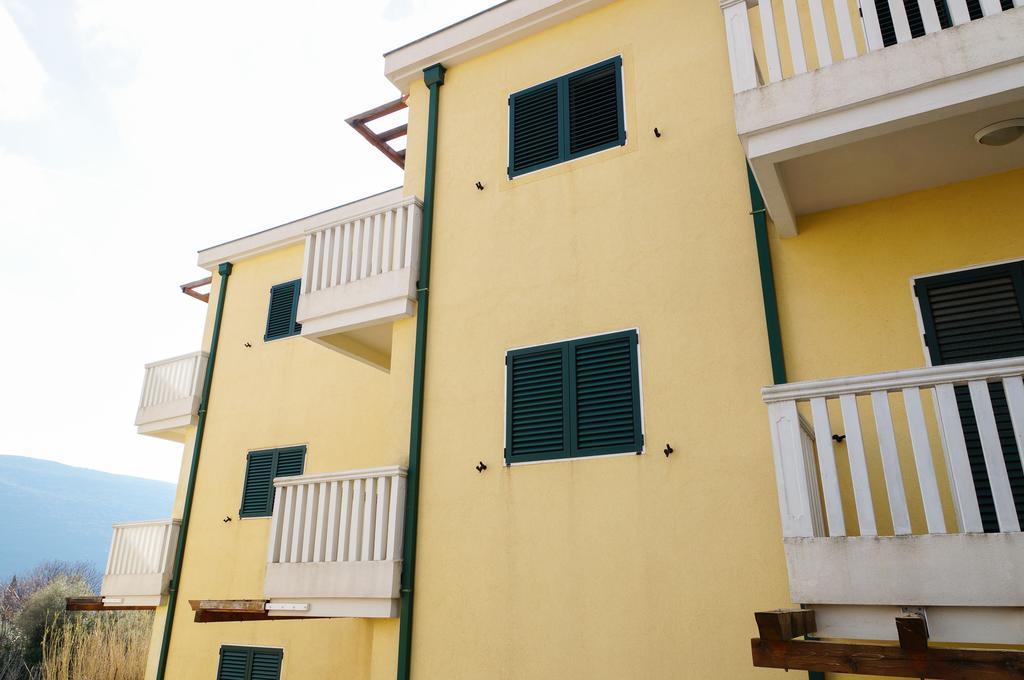 Apartment Begonia Of Kumbor Herceg Novi Exterior foto